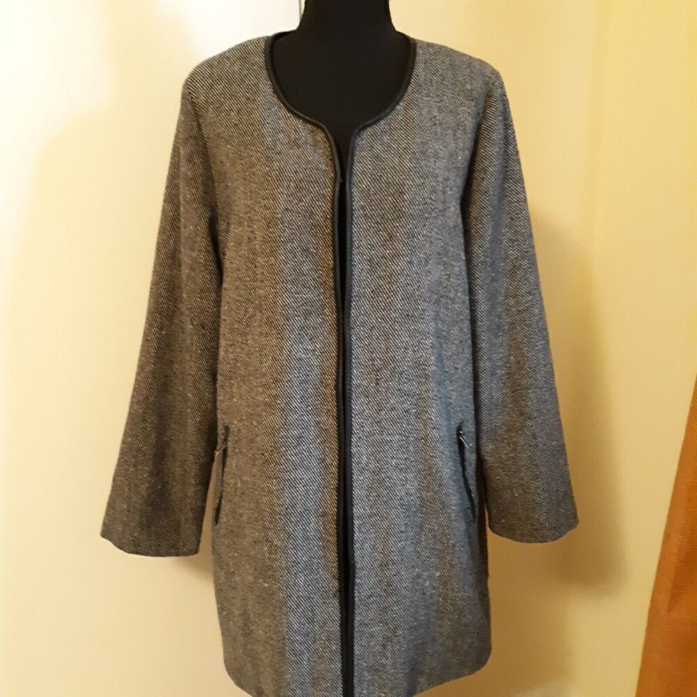 Super Soft Light Weight Jacket in Size Medium Faux Leather Trim Zip Pockets EUC
